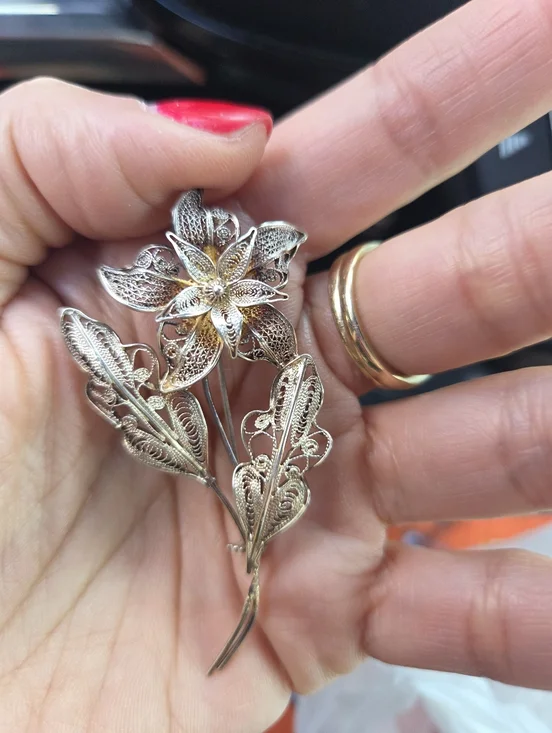 Vintage Floral Filigree Brooch — Authentic Sterling Silver - Marked 800 - Picture 3 of 6